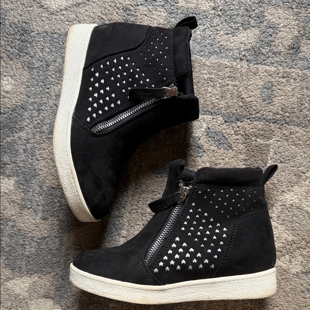 Kelly & Katie Black Star Pattern Kids Boots